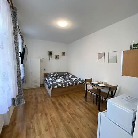 Cozy 1 Bedroom Studio In The Center Of Pilsen Exterior foto